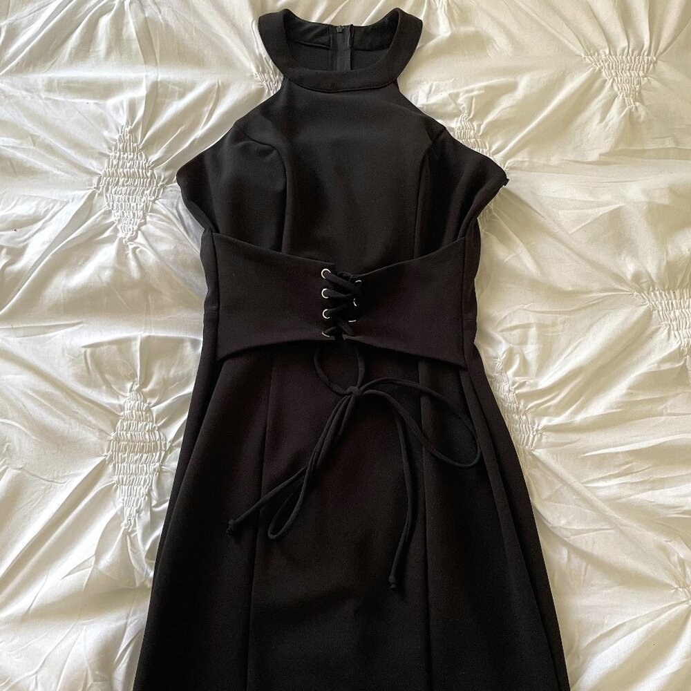 Black Minimalist Sleeveless Dress Front Laces